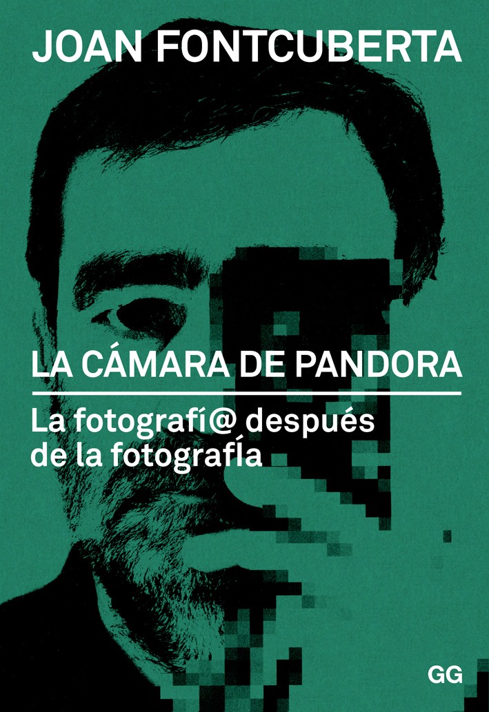 La Cámara de Pandora describe en ensayos casi poéticos, como se perdió poco a poco la fotografía tradicional con la llegada de la era digital.