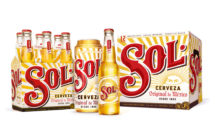 La Cerveza Sol renovó su imagen para darle importancia a sus elementos visuales característicos, así como para "limpiar" el logotipo