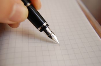 A todos nos pasa que no podemos dejar de ver videos satisfactorios en Instagram, por eso reunimos los mejores de caligrafía artística.
