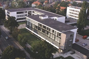 Ve aquí los tres capítulos del documental Mundo Bauhaus, que celebra el centenario de la escuela que marcó un parteaguas en el diseño y arquitectura.