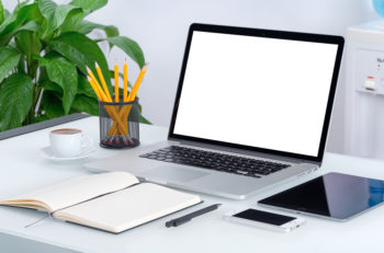 Hacer un portafolio de diseño creativo es más sencillo de lo qué crees si conjuntas, organizas y distribuyes de manera adecuada su contenido.